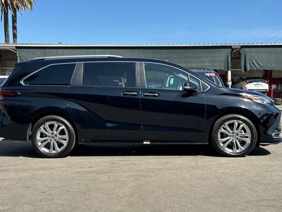 Certified 2022 Toyota Sienna Platinum