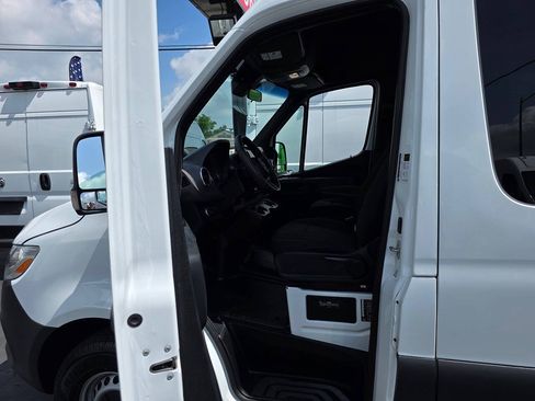 Used 2025 Mercedes-Benz Sprinter 2500 image 19