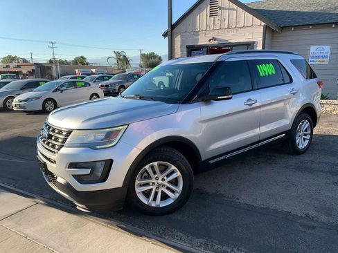 Used 2016 Ford Explorer XLT image 2