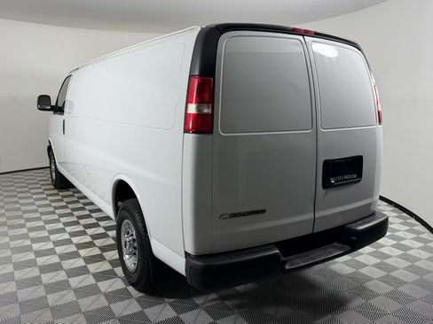 Used 2017 Chevrolet Express 3500 Extended RWD image 7
