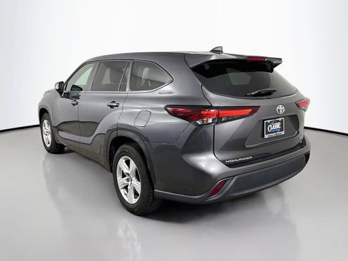 Used 2024 Toyota Highlander LE FWD image 5
