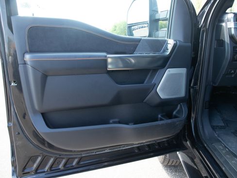Used 2023 Ford F250 Platinum w/ FX4 Off-Road Package AWD/4WD image 19