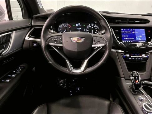 Used 2025 Cadillac XT6 Premium Luxury image 6