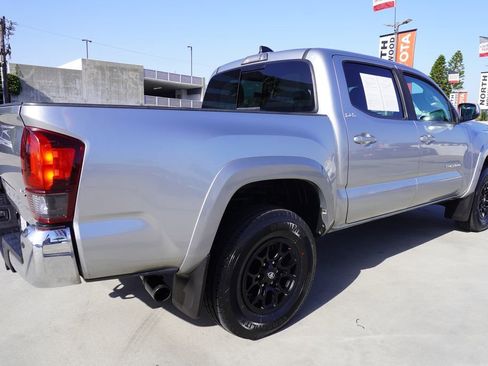 Used 2022 Toyota Tacoma SR5 RWD image 11
