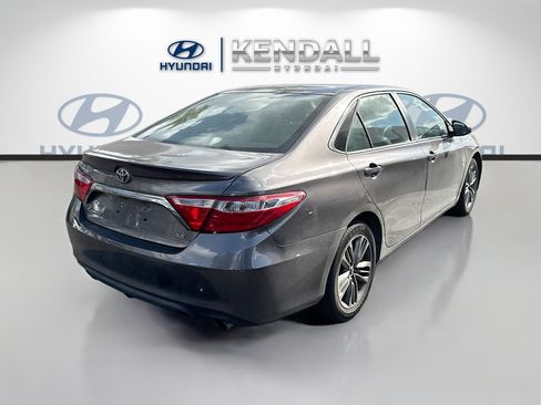 Used 2017 Toyota Camry SE image 6