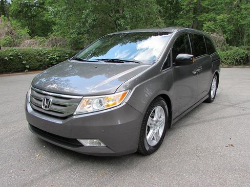 Used 2013 Honda Odyssey Touring image 1