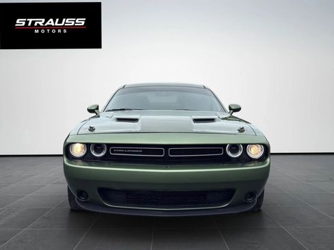 Used 2018 Dodge Challenger SXT RWD image 3