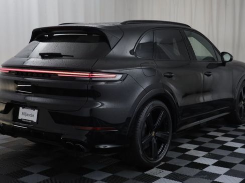 Used 2025 Porsche Cayenne GTS AWD/4WD image 18