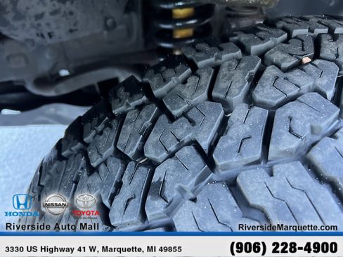 Used 2020 Toyota Tacoma TRD Off-Road w/ TRD Premium Off Road Package AWD/4WD image 12