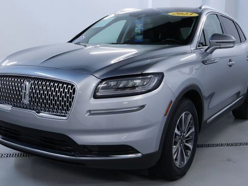 Used 2023 Lincoln Nautilus AWD w/ Premium Package image 3