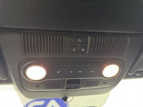 Used 2013 Volkswagen Beetle 2.0T image 28