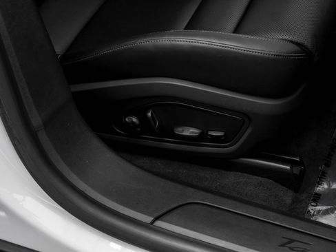 Used 2022 Porsche Taycan image 47