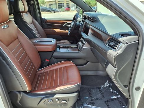 Used 2024 GMC Yukon Denali Ultimate AWD/4WD image 9