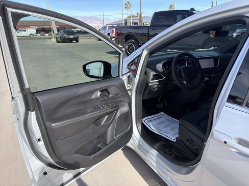 New 2026 Chrysler Voyager LX image 12