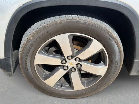 Used 2020 Chevrolet Traverse LT w/ LT Premium Package AWD/4WD image 11