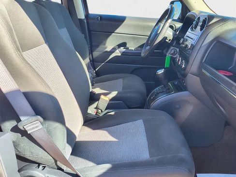 Used 2017 Jeep Patriot Latitude image 12