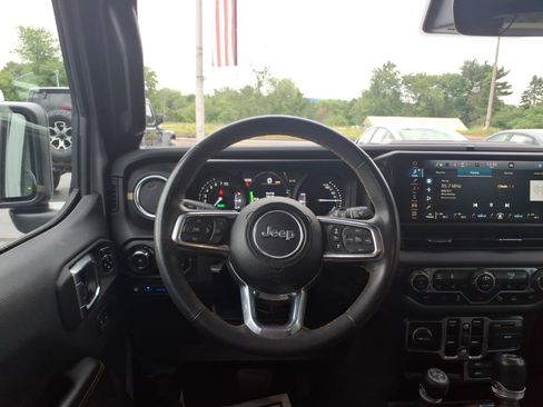 Used 2024 Jeep Wrangler Unlimited Sahara w/ Technology Group AWD/4WD image 19