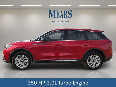 Used 2023 Lincoln Corsair AWD image 3