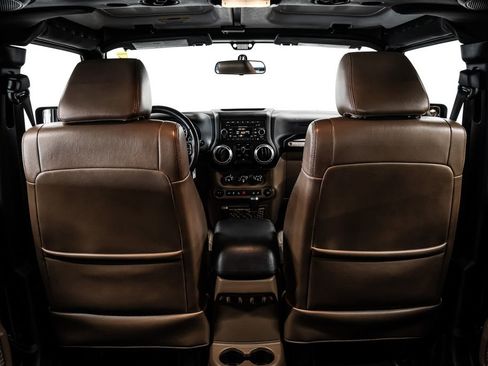 Used 2012 Jeep Wrangler Unlimited Rubicon w/ Dual Top Group AWD/4WD image 19