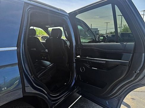Used 2019 Ford Expedition XLT w/ Equipment Group 202A AWD/4WD image 39