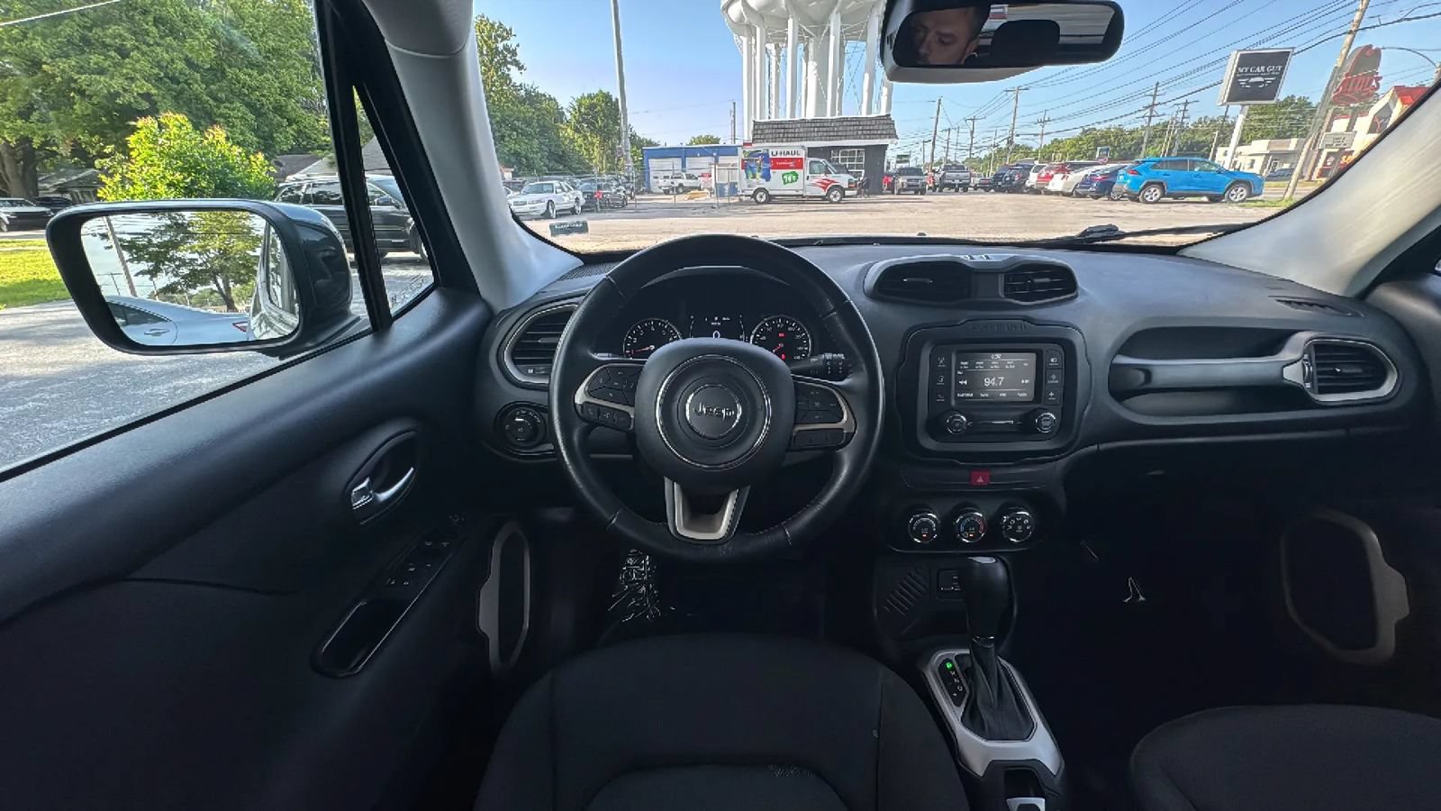 Used 2017 Jeep Renegade Latitude FWD image 13