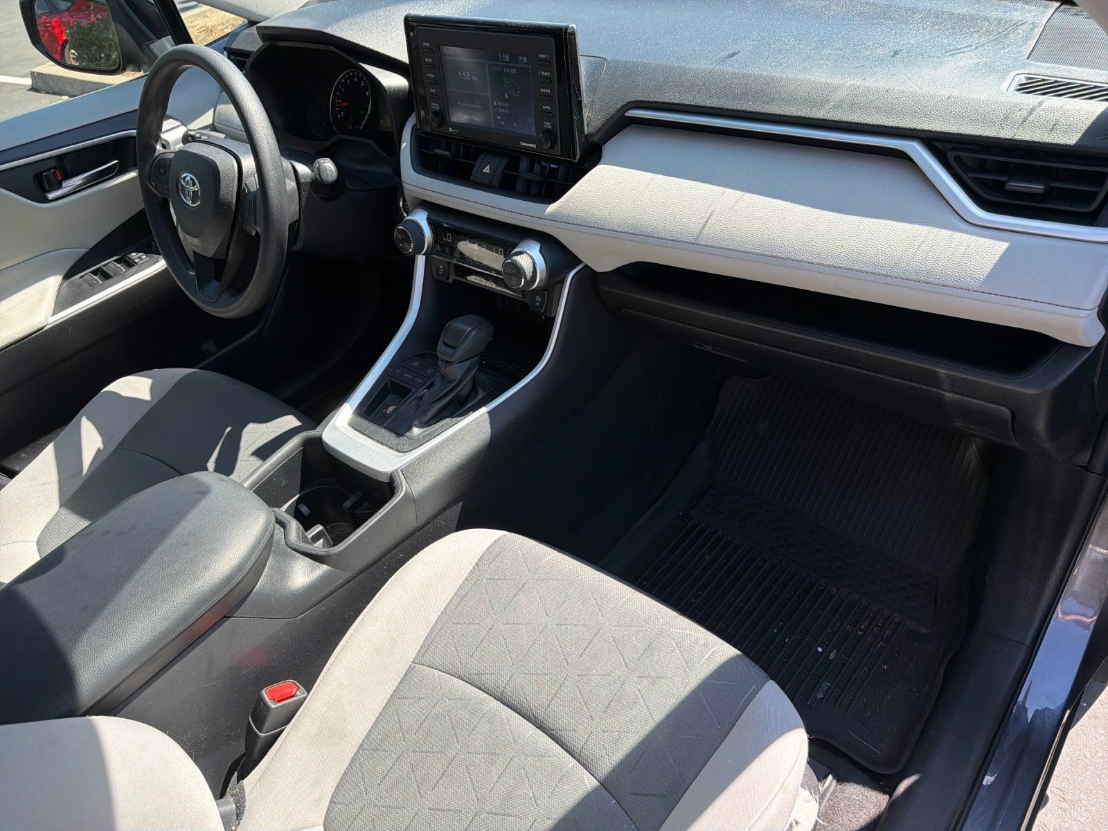 Used 2022 Toyota RAV4 XLE w/ Convenience Package FWD image 12