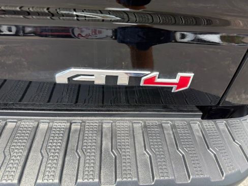 Used 2025 GMC Sierra 1500 AT4 w/ AT4 Premium Package AWD/4WD image 9