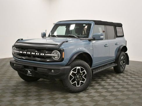 Used 2022 Ford Bronco Outer Banks image 2