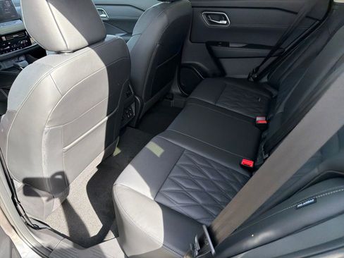 Used 2026 Nissan Rogue Platinum w/ Platinum Premium Package image 20