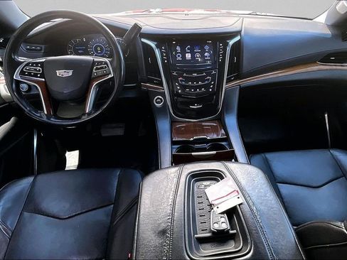 Used 2016 Cadillac Escalade Luxury AWD/4WD image 8