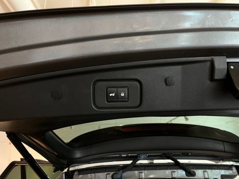 Used 2025 Nissan Pathfinder SV AWD/4WD image 23