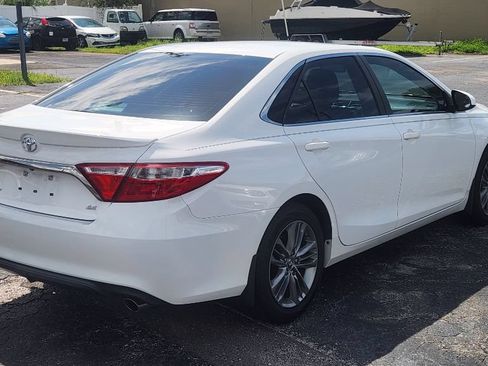 Used 2017 Toyota Camry SE FWD image 6