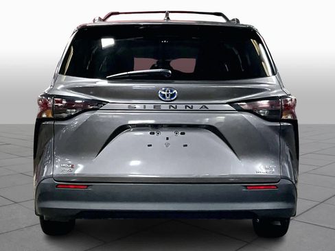 Certified 2024 Toyota Sienna LE image 4