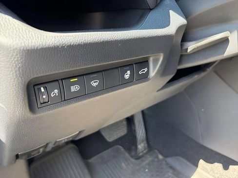 Used 2022 Toyota RAV4 XLE Premium image 12