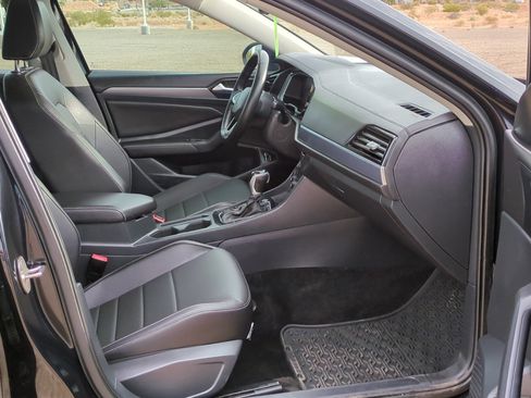 Used 2023 Volkswagen Jetta SE image 30