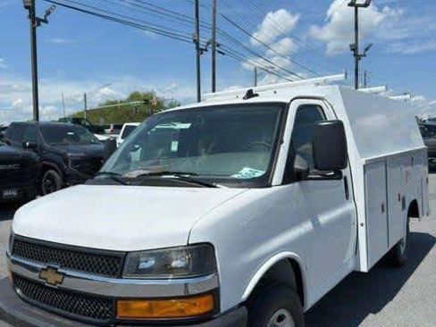 New 2025 Chevrolet Express 3500 w/ Power Convenience Package image 3