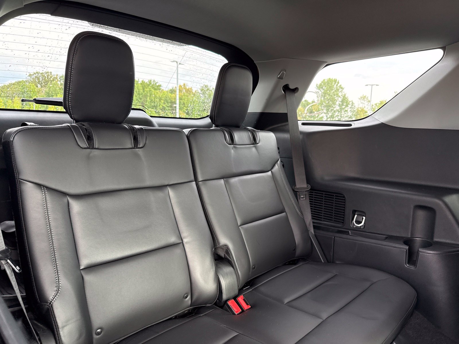 Used 2024 Ford Explorer XLT w/ Equipment Group 202A AWD/4WD image 18