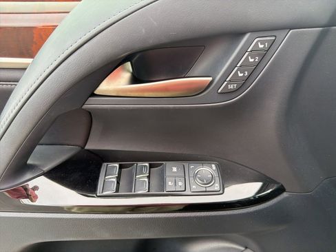 Used 2016 Lexus LX 570 4WD w/ Luxury Package image 26