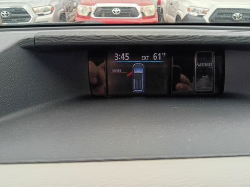 Used 2014 Toyota Sienna XLE w/ Entertainment Package FWD image 11