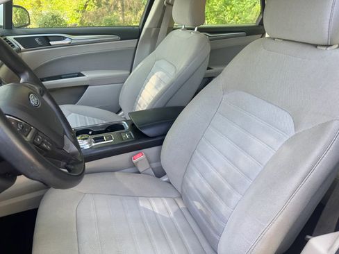 Used 2019 Ford Fusion SE image 13