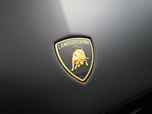 Used 2024 Lamborghini Revuelto image 13