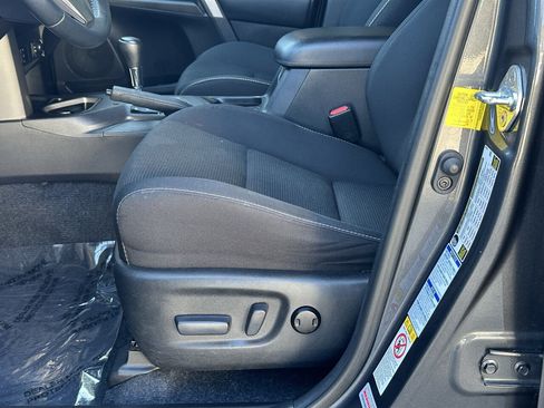 Used 2018 Toyota RAV4 XLE AWD/4WD image 51