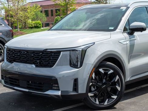 Certified 2025 Kia Sorento SX image 2