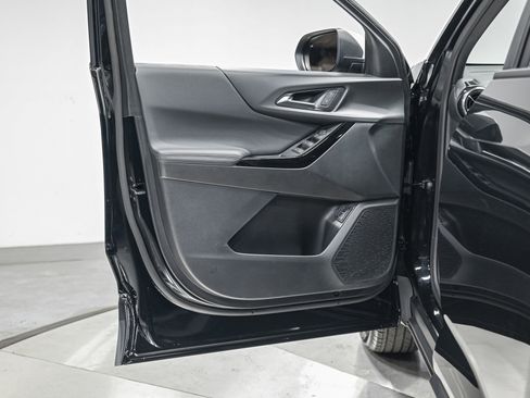 Used 2025 Chevrolet Equinox LT w/ Convenience Package II image 12