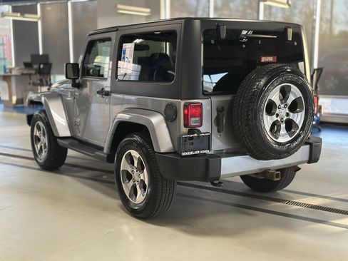 Used 2017 Jeep Wrangler Sahara w/ Connectivity Group AWD/4WD image 7