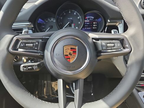Certified 2026 Porsche Macan AWD/4WD image 9