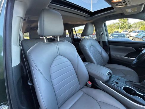 Used 2023 Toyota Highlander XLE FWD image 54