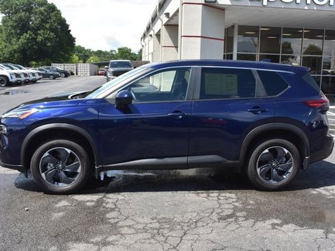 Used 2025 Nissan Rogue SV FWD image 8