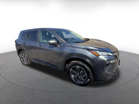 Used 2025 Nissan Rogue SV FWD image 2