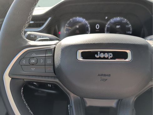 New 2025 Jeep Grand Cherokee L Altitude image 10